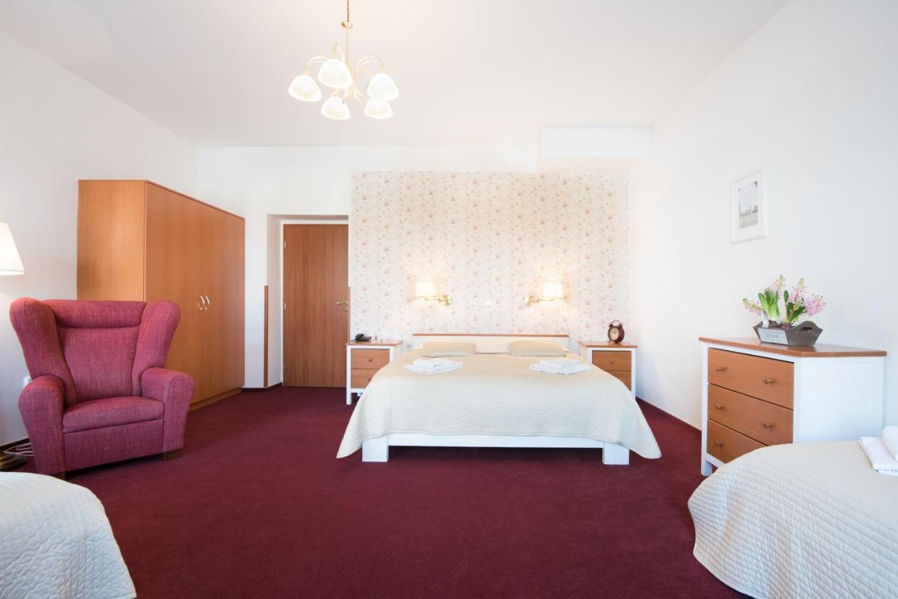 סובוטקה Hotel Posta מראה חיצוני תמונה