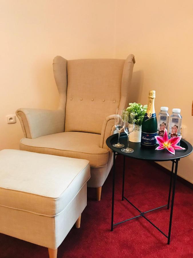 סובוטקה Hotel Posta מראה חיצוני תמונה