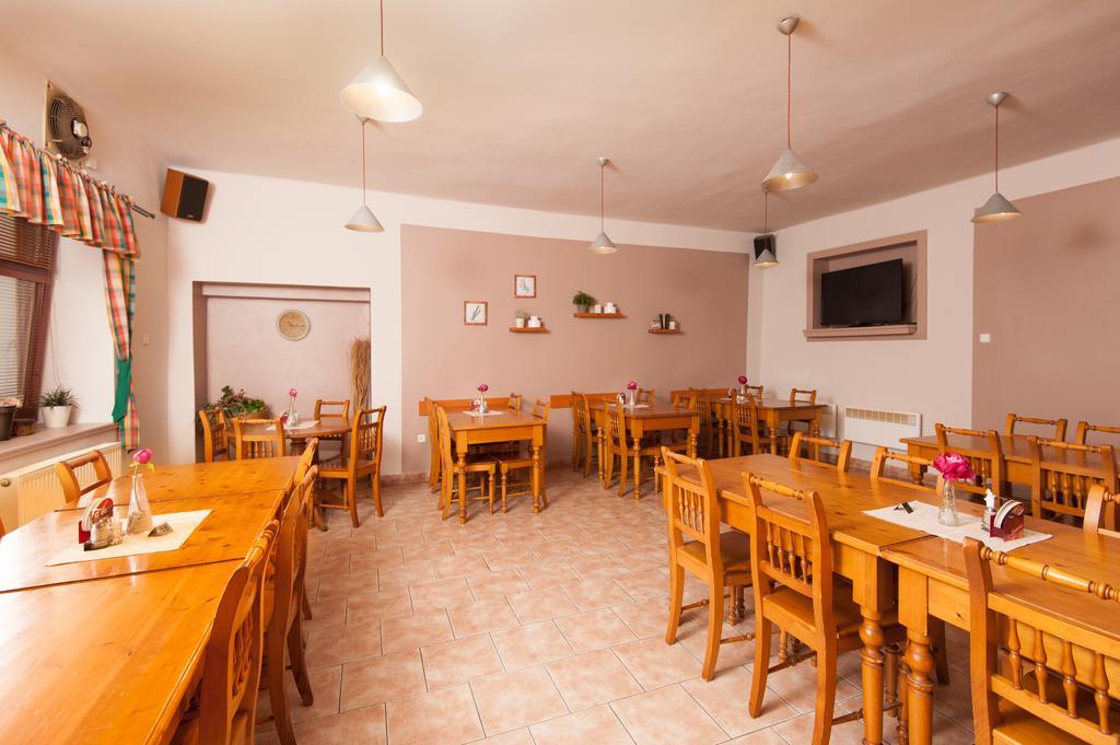סובוטקה Hotel Posta מראה חיצוני תמונה
