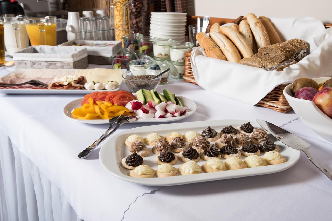 סובוטקה Hotel Posta מראה חיצוני תמונה