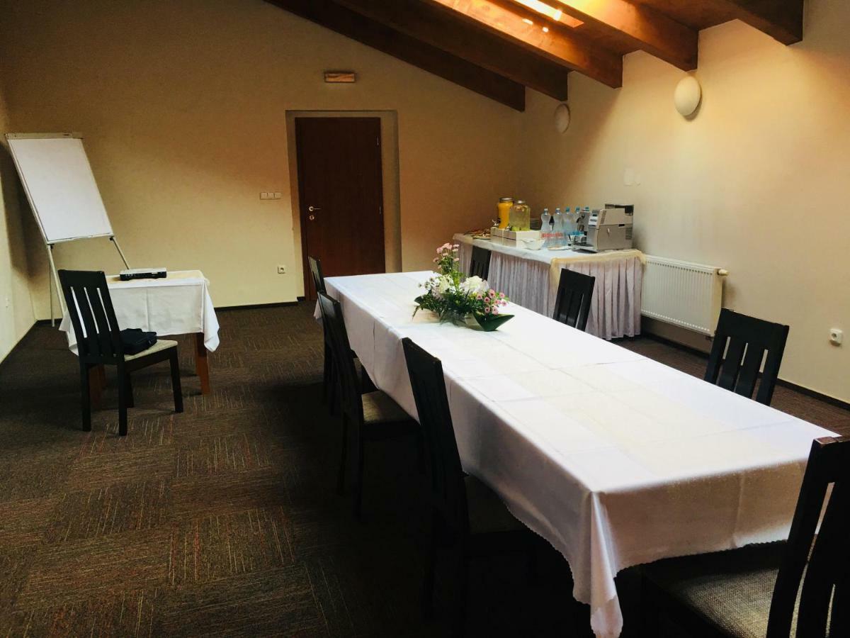 סובוטקה Hotel Posta מראה חיצוני תמונה